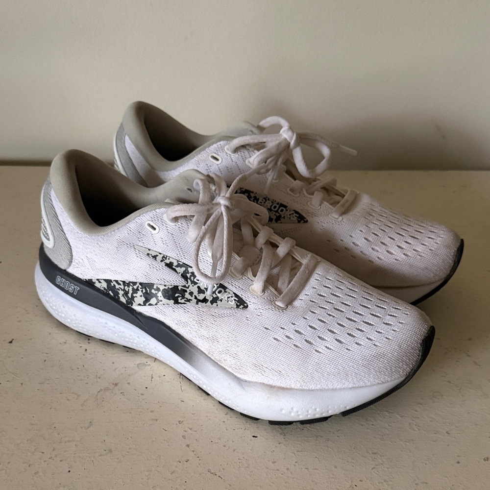 Brook’s Running Sneakers - White